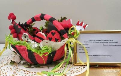 Zdjęcie do I MIEJSCE w Wojew&oacute;dzkim Konkursie Plastycznym dla Przedszkolak&oacute;w na ozdobę wielkanocną z elementami ludowymi dla dzieci z oddziału przedszkolnego Motylki - Meli, Wiktora, Tymka