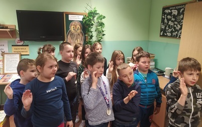 Zdjęcie do Pasowanie na czytelnika uczni&oacute;w klasy I.